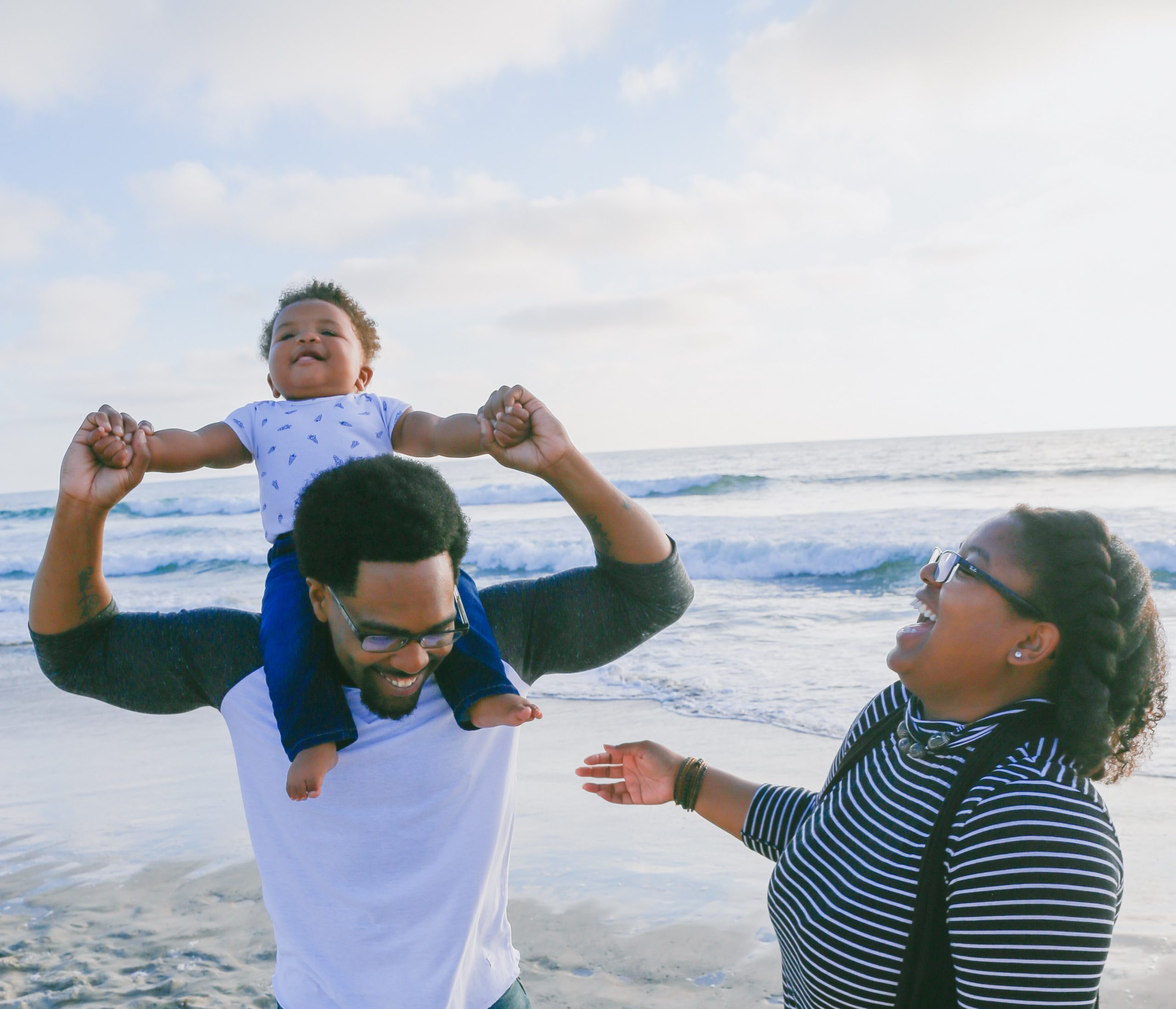 lawrence-crayton-cf1cN3ofKUM-unsplash family on the beach enjoying peace after therapy